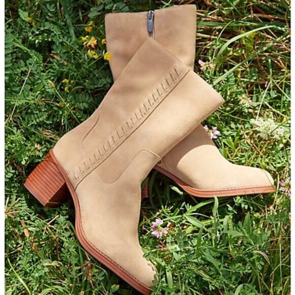 Vince Camuto Tan Heeled Boots - Picture 3 of 10